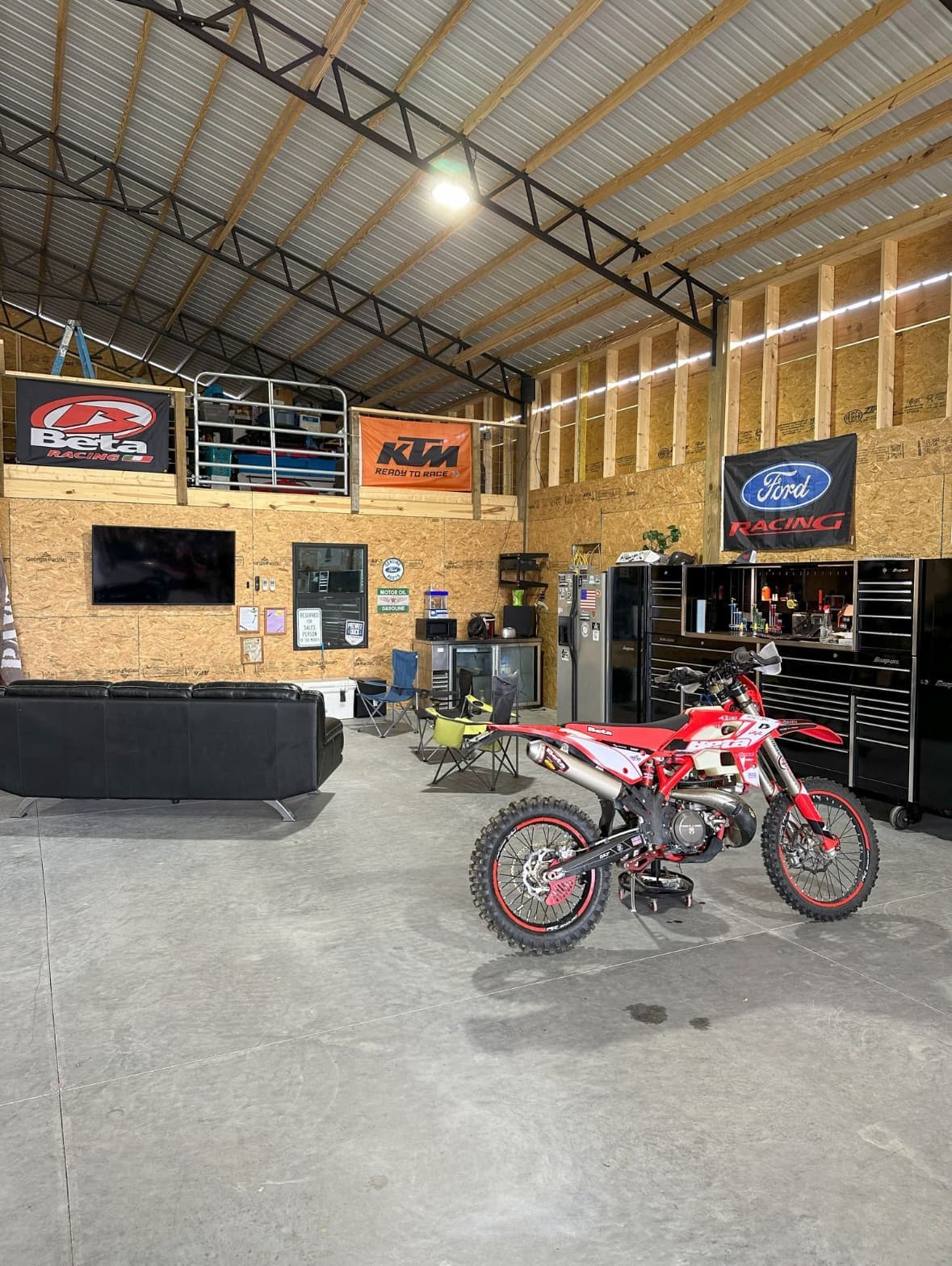 Enclosed workshop pole barn with large doors